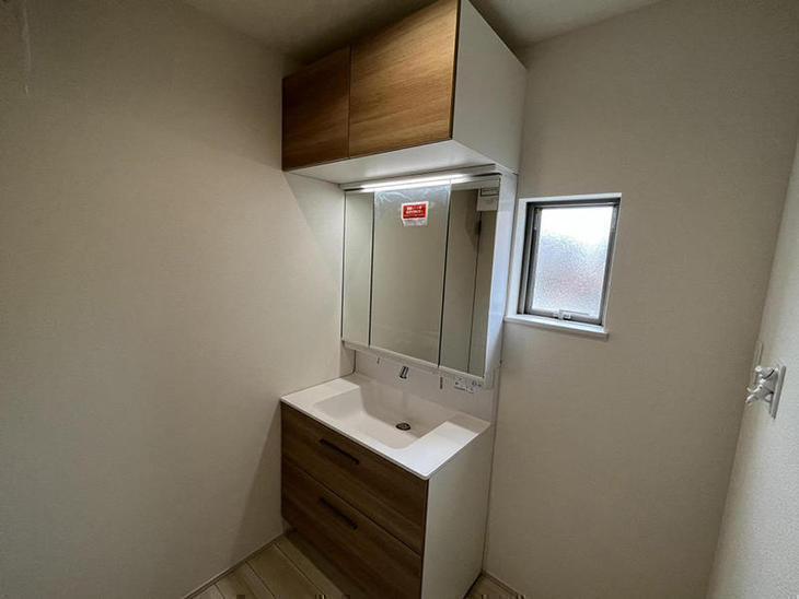 【LIXIL EV】です。お手入れのしやすい洗面台になりました。【久保田・大霜】