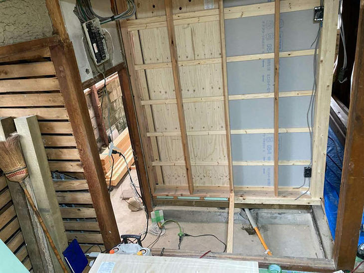 壁を作るための下地工事をしています！【野洲店】野々下・大霜