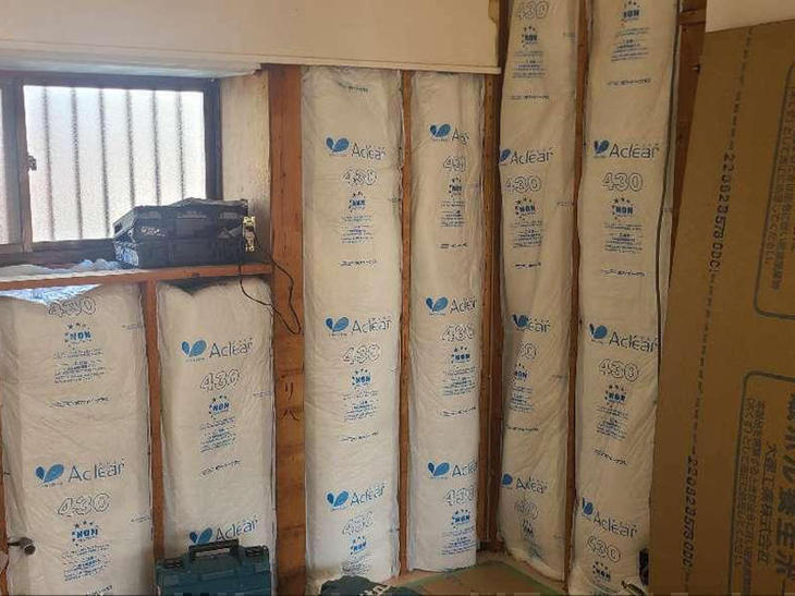 壁に断熱材を入れました！これでお家の中は暖かくなります！【瀬田店】田代・村尾