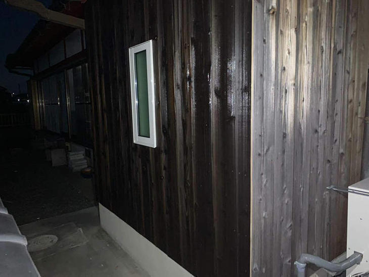 窓の交換と、焼き板の張替工事を行いました！【野洲店】野々下・大霜