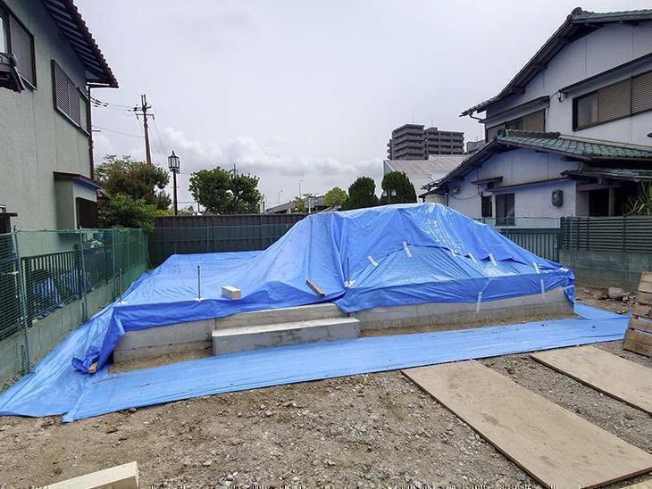 雨に濡れないよう10mのブルーシートを被せました。【野洲店】津田