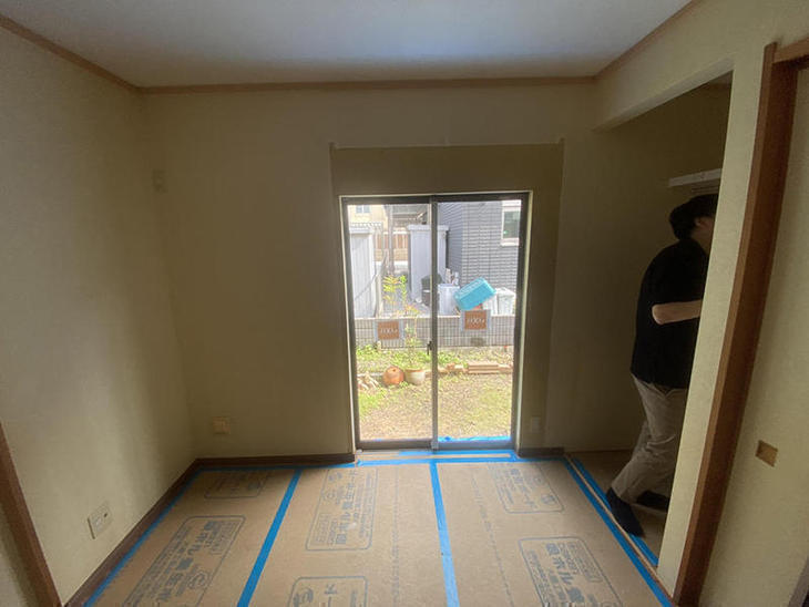 掃き出し窓を造作しました。次は内装のクロス張りと外壁の補修です。【湖東湖北店スタッフ】