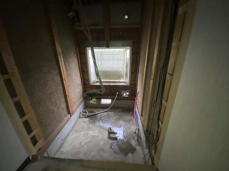 お風呂を解体し、配管の仕込み作業をしました！【湖東湖北店スタッフ】