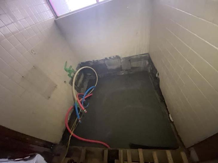 お風呂の解体後、土間を打ち、配管を仕込みました。【湖東湖北店スタッフ】