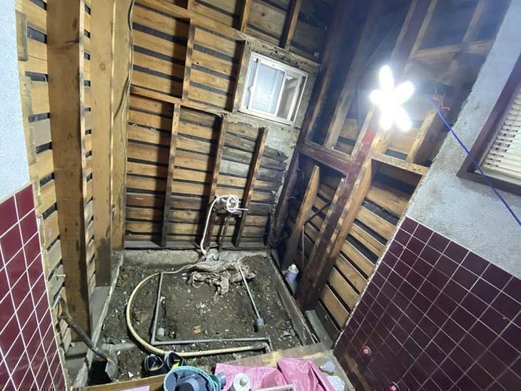 在来のお風呂を解体し次は給排管の仕込み工事をします！【湖東湖北店スタッフ】