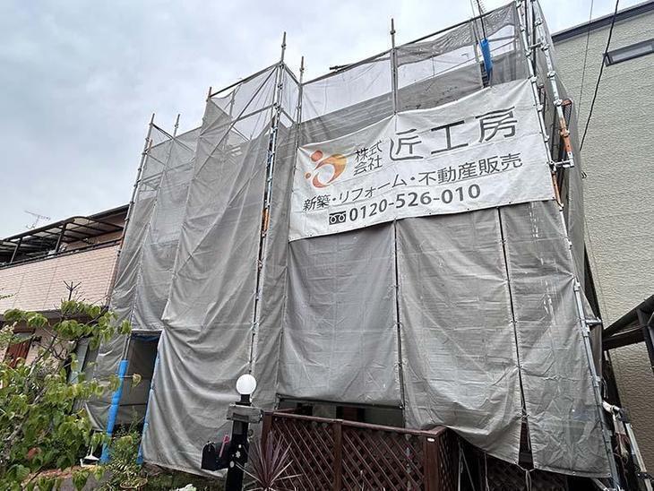 外壁塗装のために足場を組み立てました。【湖西店スタッフ】