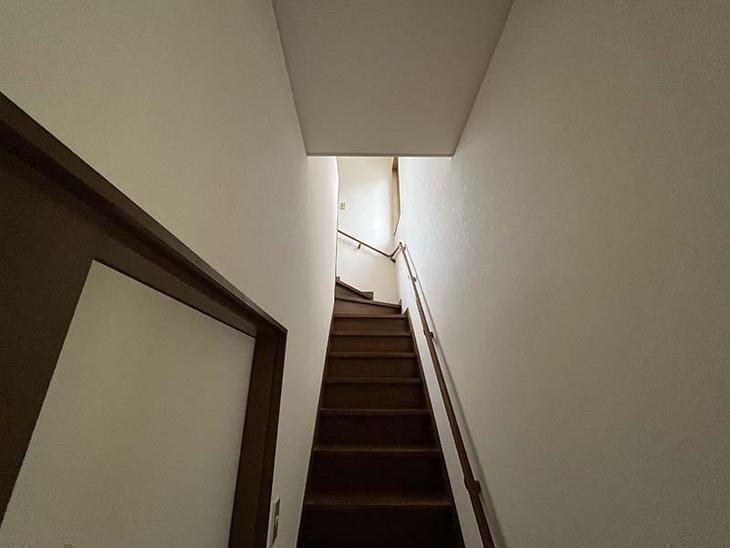階段廊下のクロス貼り替え工事を行いました！【野洲店スタッフ】