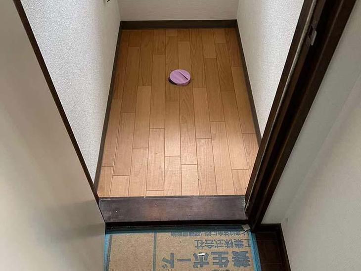 クッションフロア、クロスの張替えをします。【湖東湖北店スタッフ】