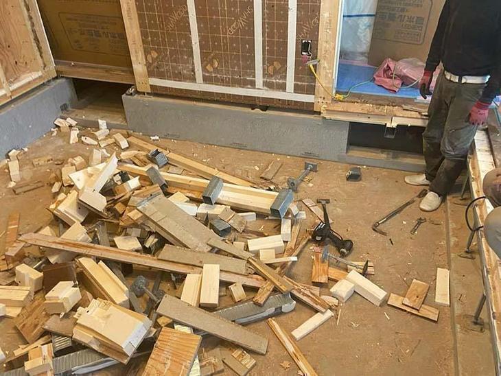 畳コーナーを解体しています！【湖東湖北店スタッフ】