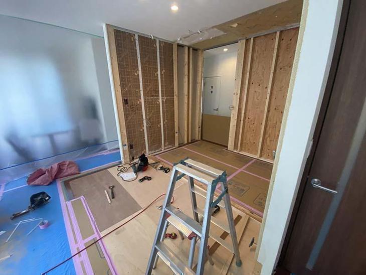 畳コーナーを撤去しフローリングを貼っています！【湖東湖北店スタッフ】