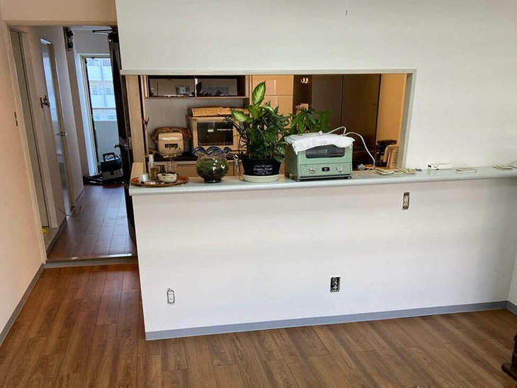 床をフローリング、壁のクロス張替えをしました！【湖東湖北店スタッフ】