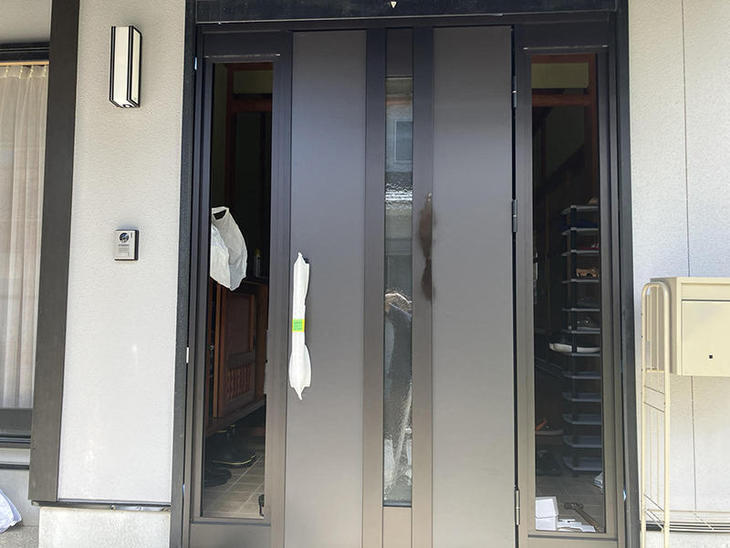 新規玄関ドアを取り付けました！【湖東湖北店スタッフ】