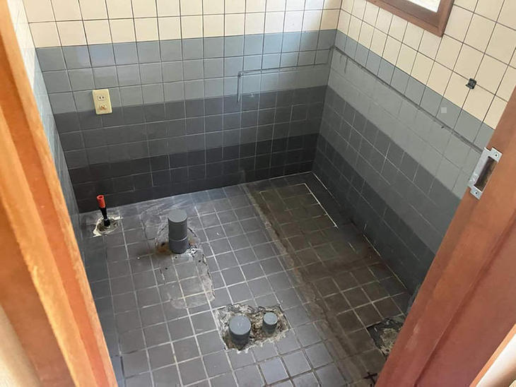 既存トイレとカウンターを撤去しました！【湖東湖北店スタッフ】