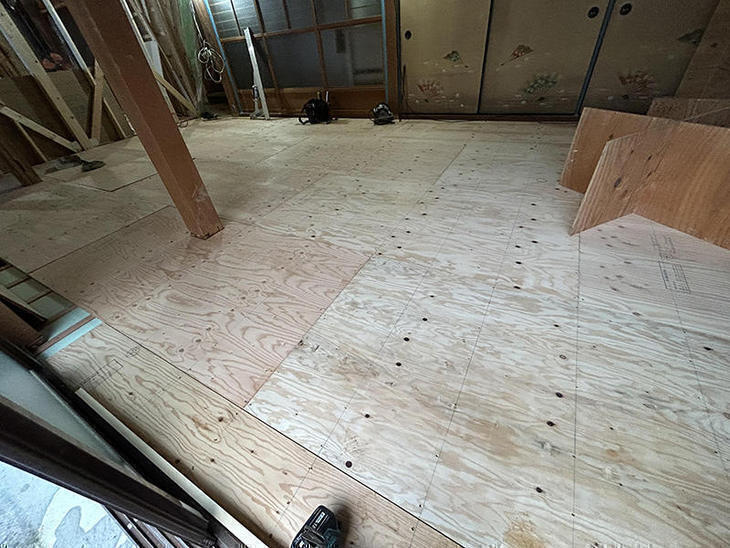 床を張りました【野洲店スタッフ】