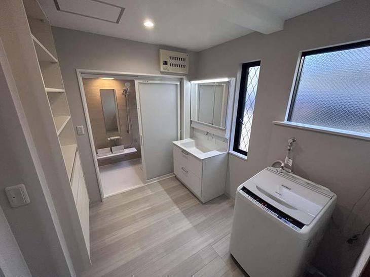 ユニットバスと洗面所を工事しました。 収納力を上げたいとのことでしたので、収納棚を提案しました！【湖東湖北店スタッフ】