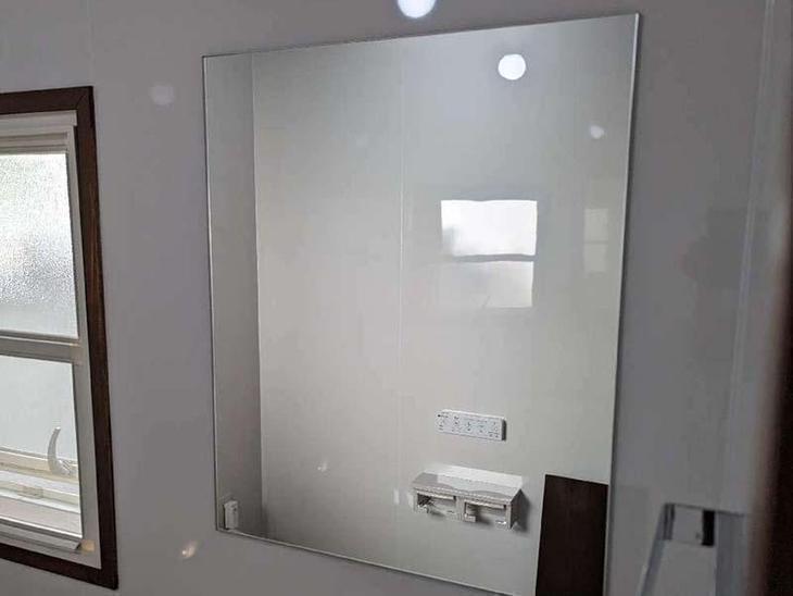 トイレに鏡を設置いたしました！【湖東湖北店スタッフ】