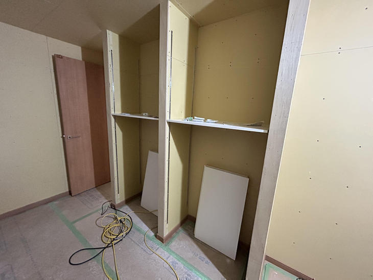 収納に可動棚をつけました。収納の幅が広がり、使いやすくなります。【野洲店スタッフ】