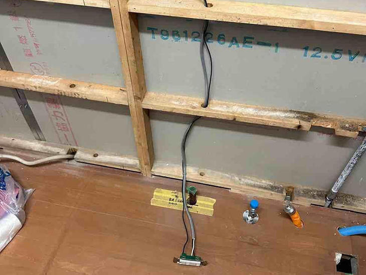 キッチンの配管を仕込みました。【湖東湖北店スタッフ】