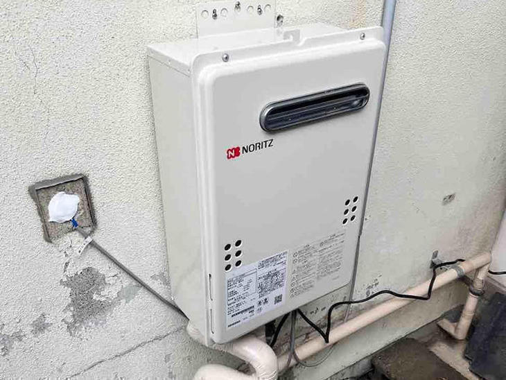 ガス給湯器を交換しました！給湯器の寿命は10年ほどと言われていますので、壊れる前の交換をオススメします！【湖東湖北店スタッフ】