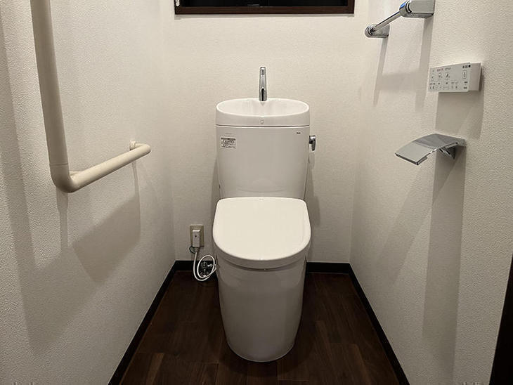 トイレ交換とクロスとクッションフロアの貼り替えを行いました！TOTOピュアレストEXです！【野洲店スタッフ】