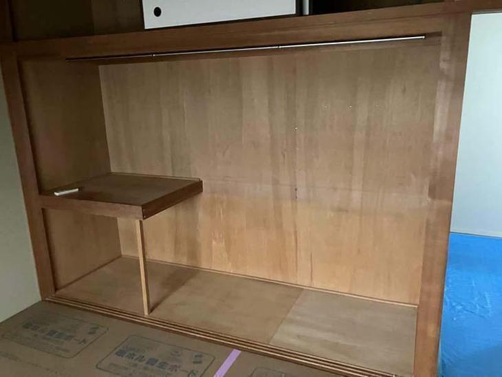 押し入れの中段棚をカットしハンガーパイプを設置しました！【湖東湖北店スタッフ】