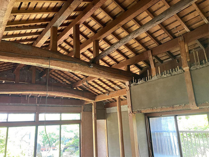 全面改装のため解体作業をおこなっています。【野洲店スタッフ】