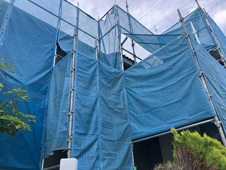 塗装工事開始にあたって足場を組立させて頂きました。【湖西店スタッフ】