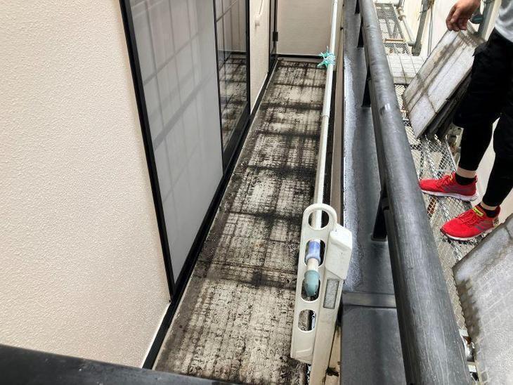 防水工事を行うために、ベランダのタイルを撤去しました！【野洲店スタッフ】