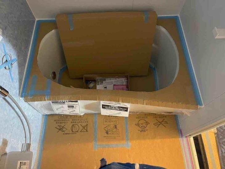 新しいいユニットバスを組み立てていきます！TOTOサザナ、1216サイズになります。【湖西店スタッフ】