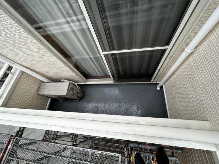 ベランダの床を防水加工しています。雨が降っても安心です！【湖西店スタッフ】