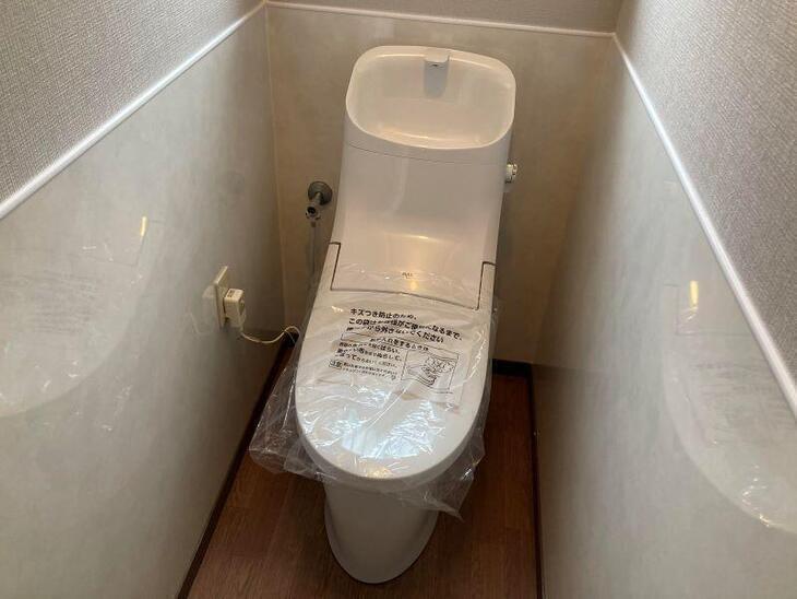 LIXILのトイレを付けさせて頂きました。使い勝手がよくなりますように♪【湖西店スタッフ】