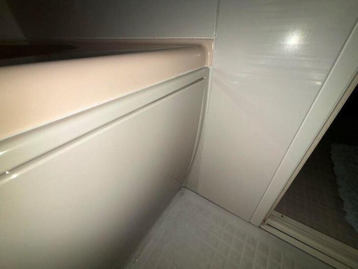 浴室のコーキングが一部剥がれていたので補修しました。【水口店スタッフ】