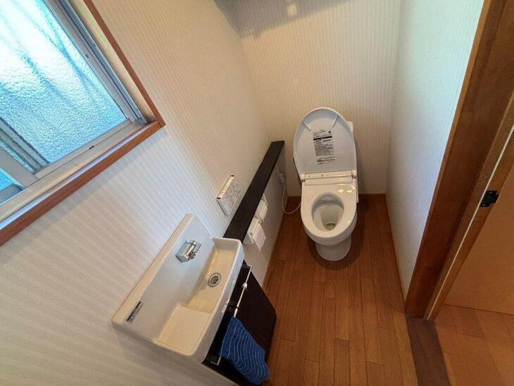 トイレのクッションフロアを張替え、新しく【TOTO】ZJ2を取り付けました。【水口店スタッフ】