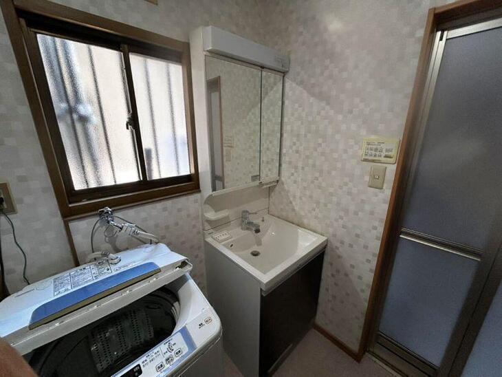 洗面化粧台を交換しました。【TOTO　Vシリーズ】です。見た目がシンプルでスッキリしています。【湖西店スタッフ】