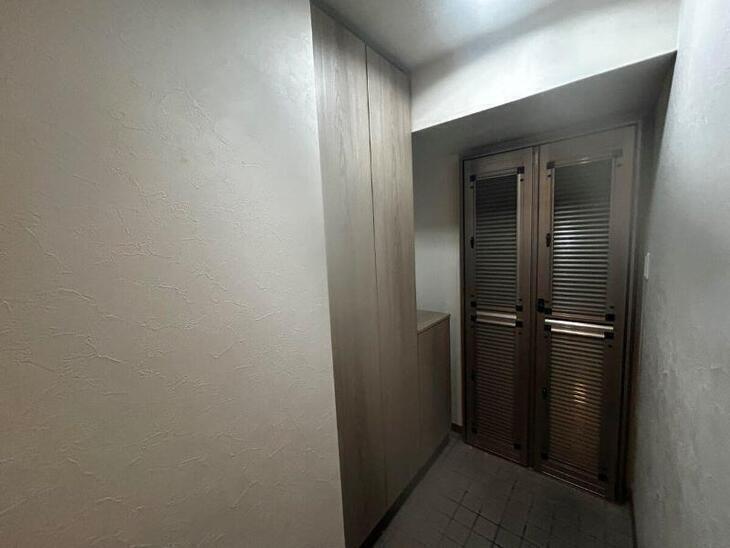 マンションの梁に合うように細かく採寸し、ご要望通りのサイズ・仕様・プランで玄関収納を取り付けました！Panasonic ベリティスという建材になります。【湖西店スタッフ】