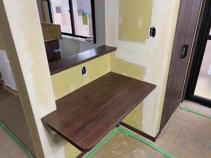 今回のカウンターは、建具の色と同じ色にしていただきました！木目も出ていて奇麗に仕上がってます！【八日市店スタッフ】