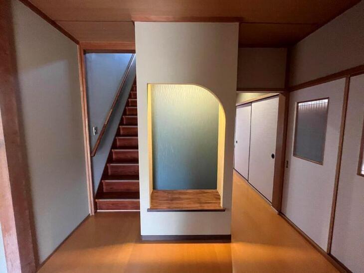 玄関の床の間のリフォームです！間接照明も取付いい感じ仕上がってます！！【八日市店スタッフ】