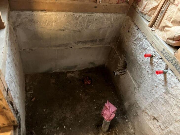 タイル張りの浴室を解体し終えました。続いて水道と電気工事になります！【湖西店スタッフ】