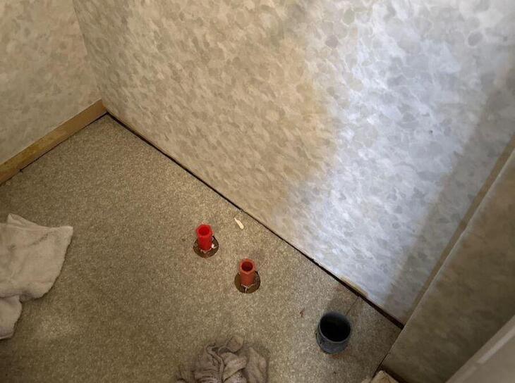 既存の洗面化粧台を取り外したところです。収納にこだわった新しい洗面台を喜んでいただけるよう丁寧仕上げていきます！【彦根店スタッフ】