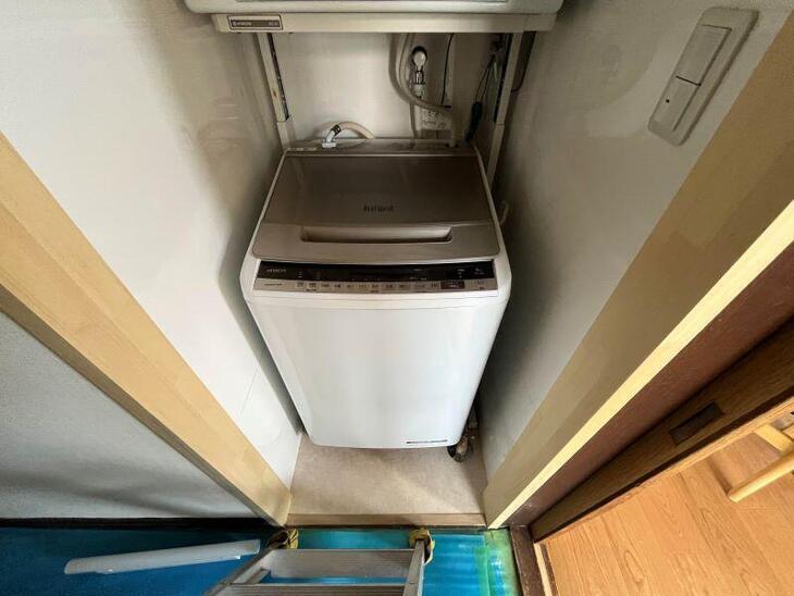 新たに洗濯機スペースを作りました！使っていなかった収納を解体し壁はキッチンパネル、天井は調湿機能のあるDAIKENのクリアトーンを施工しました。【八日市店スタッフ】