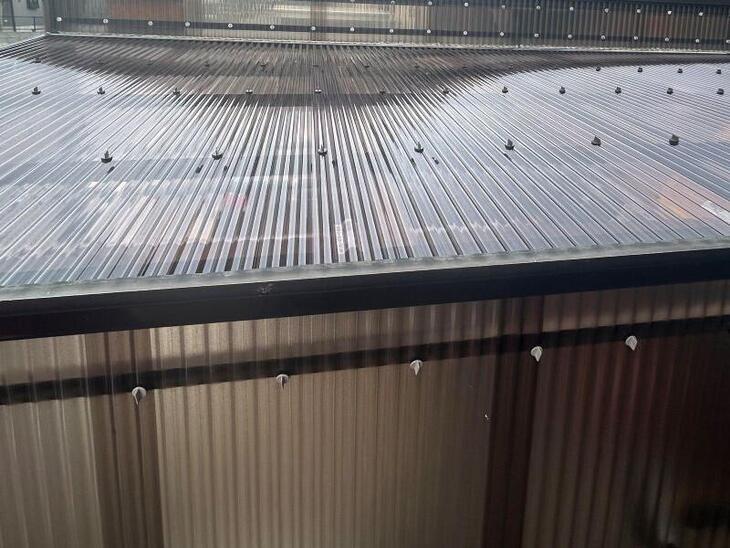 カーポートの屋根の交換工事をしました！雪の影響で割れていたものが、きれいに生まれ変わりました！【彦根店スタッフ】