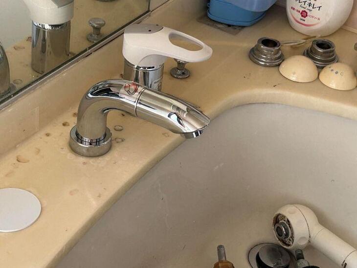 洗面台の水栓器具を交換しました！きれいになって毎日の手洗いも楽しくなりそうですね！【彦根店スタッフ】