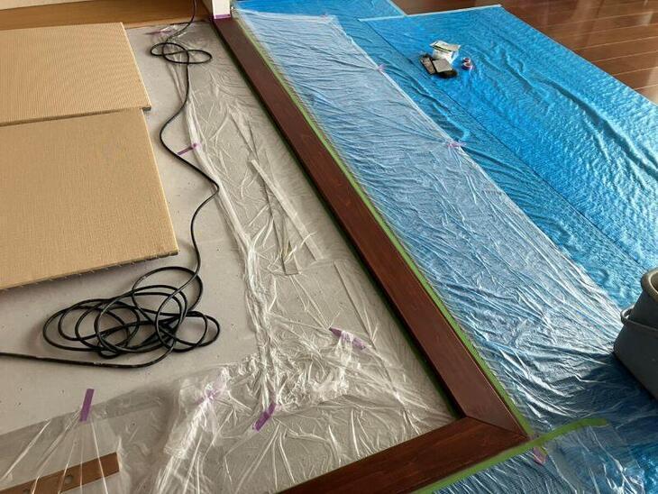 新しく入れ替えた敷居の塗装中です！【八日市店スタッフ】