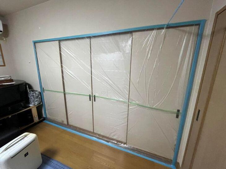 解体前に工事をしないところに埃がいかないよう養生します！【八日市店スタッフ】