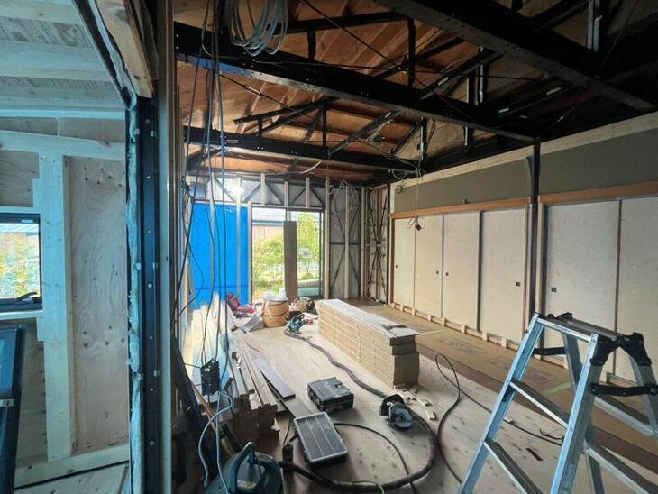 床下地ができたのでフローリングを貼っていきます！【八日市店スタッフ】