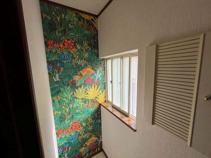 トイレの交換と合わせてクロス、クッションフロアの貼り替えも行いました！お客様にピッタリなクロスに仕上がってます！！【八日市店スタッフ】