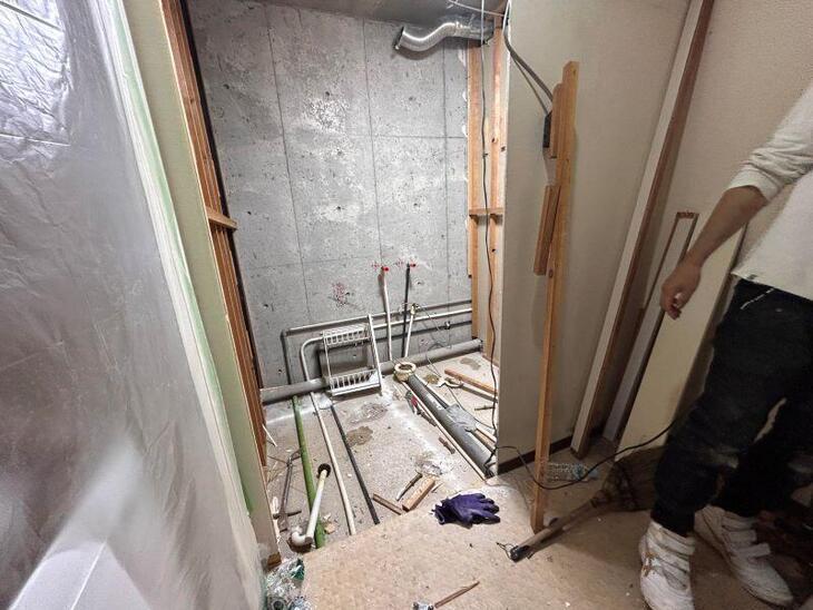 浴室と洗面所の改装です！これから約1週間でお風呂ができあがります。【湖西店スタッフ】