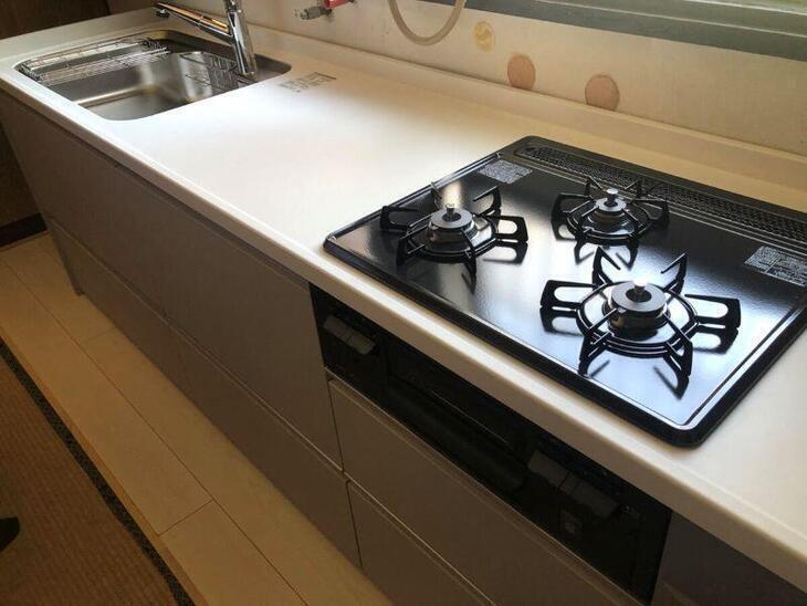 キッチンの交換工事を行いました！人造大理石のトップがとても美しいです！！【彦根店スタッフ】