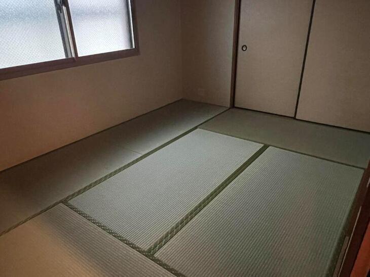 クロス張替えと畳の敷き替えを行って、和室が現代風の洗練された空間に生まれ変わりました！！【彦根店スタッフ】