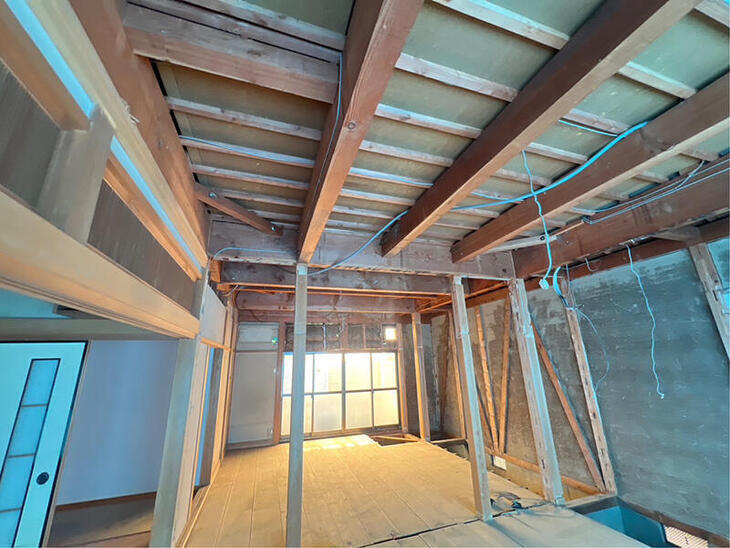 大事な柱を残し、解体しています。匠工房は現場だけでなくお客様の大事な柱としてこれからもサポートしていきます！【野洲店スタッフ】